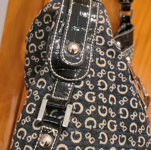 Guess hobo purse - Picture 7 of 11